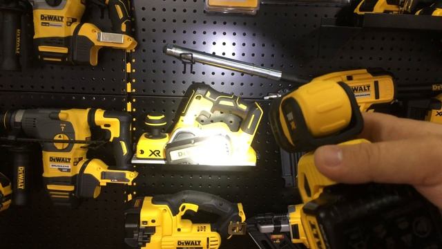 DeWALT DCL044 - DeWALT Lampe 18v - DeWALT Akku Strahler смотреть онлайн