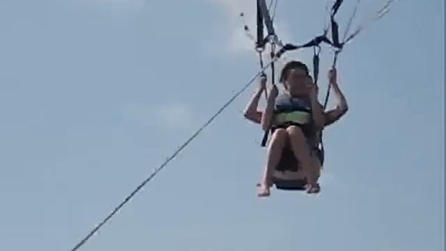 Sochi_Parashut.flv смотреть онлайн