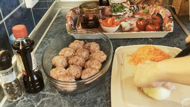 ТЕФТЕЛИ ИЗ СВИНИНЫ В ОВОЩНОМ СОУСЕ смотреть онлайн