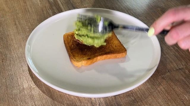 Яйцо пашот в пищевой пленке. Как приготовить идеальное яйцо пашот #asmr #egg #howtocook #завтрак