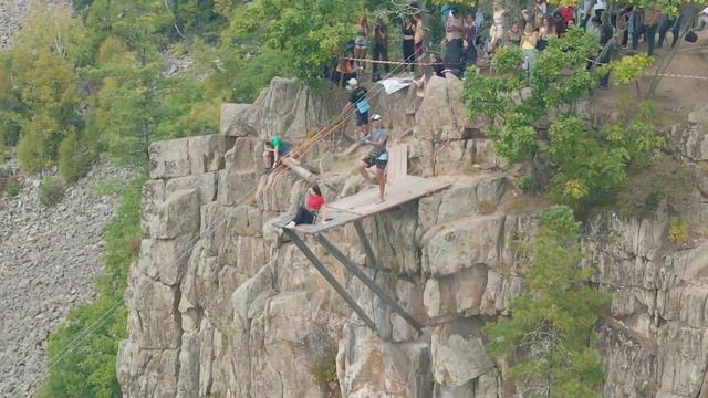 Облет красивейщего места. И полюбоваться и попрыгать ropejumping. Долина "Щёки Дарданеллы". смотреть онлайн
