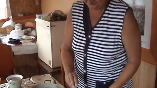 Вкусная уха на даче. Угловой столик своими руками. смотреть онлайн