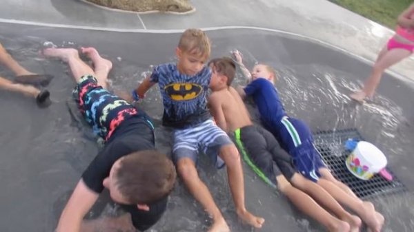 😵SHE'S HAVING CONTRACTIONS👶! CONTRACTIONS DURING PREGNANCY | DYCHES FAM