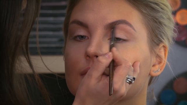 HOW TO BEAUTY: новогодний макияж для блондинок от MAKE UP FOR EVER смотреть онлайн