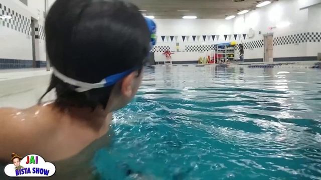 TRAPPED IN A SWIMMING POOL / Family Fun Pool Time | Kids swimming lessons смотреть онлайн