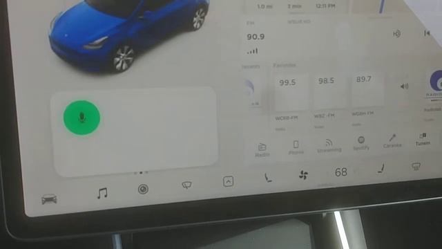 Giving voice commands to my 2020 Tesla Y смотреть онлайн