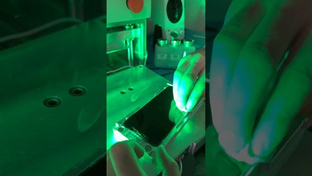 Ультракринж из zoolander нашёл айфон в снегу и меняет на нём стекло. смотреть онлайн