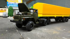 Машинки модельки  урал с полуприцепом масштаб 43