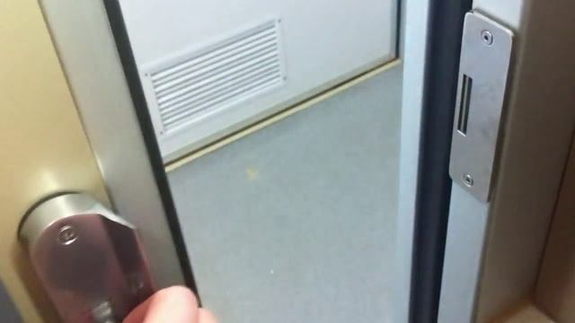 Поезд Хюндай, задвижка в туалете смотреть онлайн