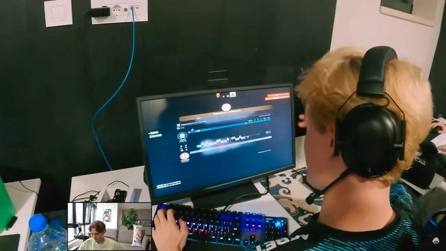Nix смотрит как Larl и Mira играет в CS против ведущего Team Spirit | VLOG TEAM SPIRIT смотреть онлайн