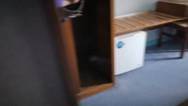 Гостиница "Космос", Москва, стандартный номер. Стационарный телефон в туалете. смотреть онлайн