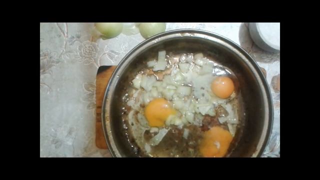 Яичница студенческая с луком. смотреть онлайн