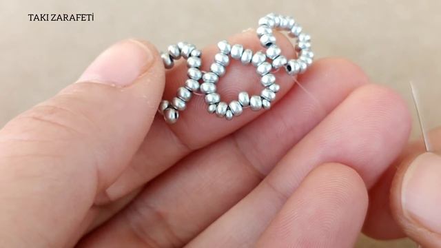 Kalpli Bileklik Yapımı. Hearty Beaded Bracelet / DIY. Beaded Bracelet. / How to make Beaded Bracele смотреть онлайн