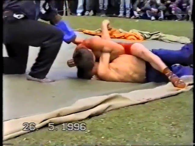 На ковре Магомедов Джаватхан Шамсудинович (Тлядал). Цунтинский Фестиваль Лъибил - 96. 26.05.1996 г. смотреть онлайн