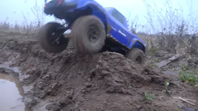 ГЕЛЕНДВАГЕН 6X6 против TRX-4 4х4 ... Сравнительный тест в гряземесе. Оффроад Traxxas G63. смотреть онлайн