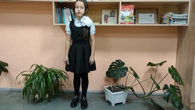 Макарова Екатерина читает стихотворение «Кто открыл мне этот мир», автор Оксана Чусовитина смотреть онлайн