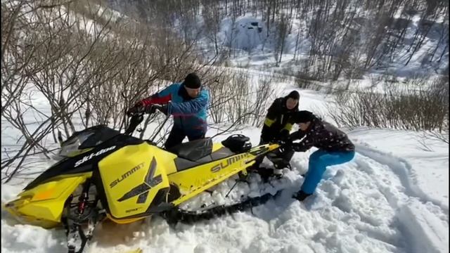 Придавило снегоходом. Как это бывает. Успели спасти смотреть онлайн
