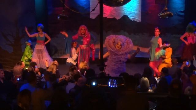 Nina West-Team смотреть онлайн