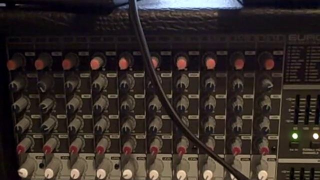 Behringer PMP2000 Powered Mixer смотреть онлайн