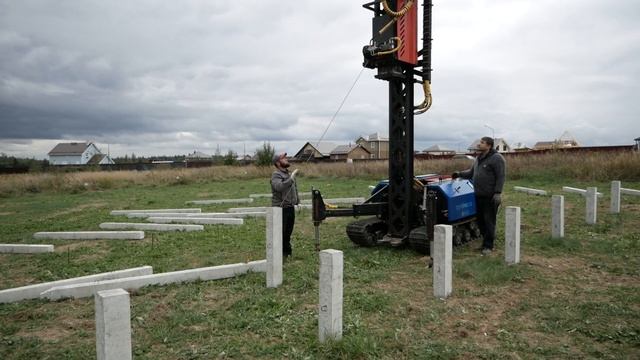 54 сваи за 1 день! Забивка свай под фундамент без комментариев. смотреть онлайн
