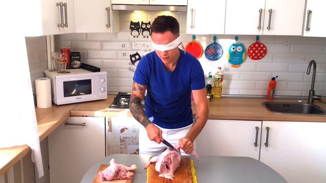 Разделываю Курицу с завязанными глазами | как разделать курицу смотреть онлайн