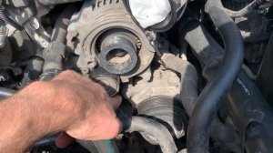 Замена устройства для натяжения приводного ремня генератора на моторе BMW B48