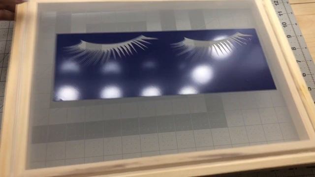Using Oracal 651 Vinyl as a Stencil For Screen Printing T-Shirts with the Cricut Cutting Machine смотреть онлайн