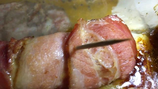 DELICIOUS BBQ BACON WRAPPED CHICKEN | AMANDA'S KITCHEN SERIES смотреть онлайн