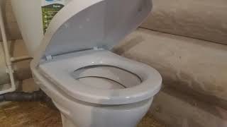 Как установить и прикрепить сиденье к унитазу.