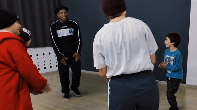 RG56 & BalaMachine - Breaking (Hip-Hop Loves Foundation album "Amor Do Brazil") смотреть онлайн