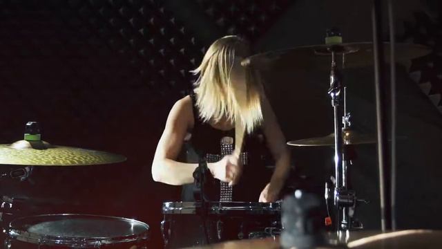 Queen of the Stone Age - No one knows (drum cover by Sergey Kivin & Victorya Tkachenko) смотреть онлайн