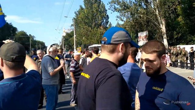 Активисты снова перекрыли дорогу на Фонтане в Одессе смотреть онлайн