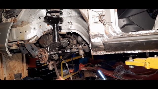 Ford Mondeo MK2 Estate Part 16 - Front suspension rebuild part 2 смотреть онлайн
