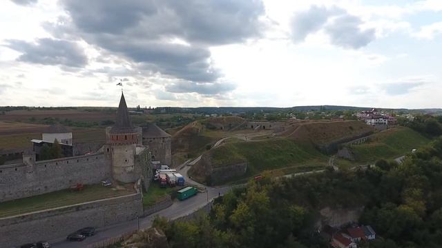 Замок в Каменец-Подольском (видео 5) с квадрокоптера смотреть онлайн
