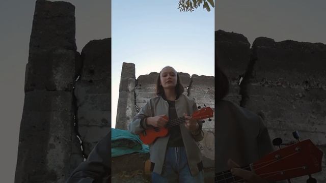 Алёна швец -читай книги , ругайся матом , кавер на укулеле ♦️♣️ смотреть онлайн