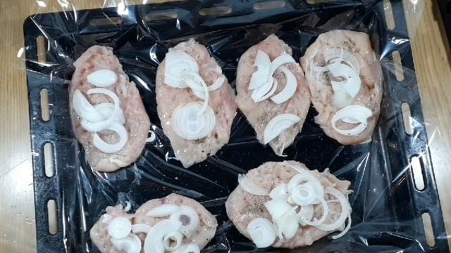 КУРИНЫЕ ОТБИВНЫЕ С ГРИБАМИ В ДУХОВКЕ. РЕЦЕПТ смотреть онлайн