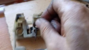 как починить замок багажника