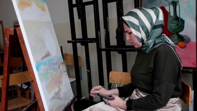 Студенты во время занятий на факультете искусств смотреть онлайн