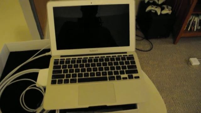 10 inch MacBook Air Bootup Video смотреть онлайн