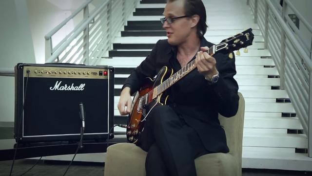 Guitar Center's Blues Masters 2013 with Joe Bonamassa: Marshall DSL40C Demo смотреть онлайн