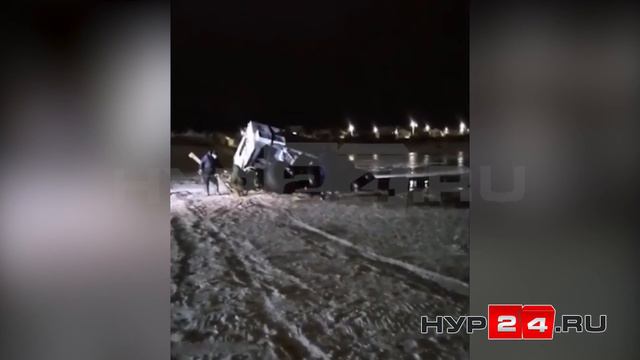 На Ямале вездеход ушел под воду смотреть онлайн