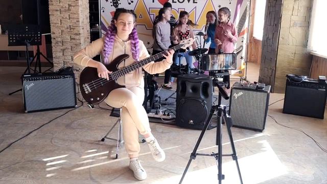 Sir Duke (Stevie Wonder) Bass Guitar Cover - Капля Мария смотреть онлайн