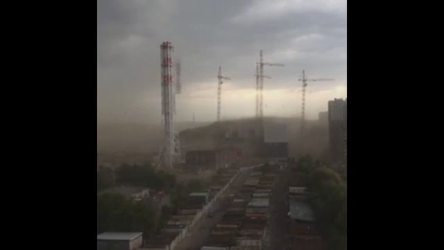 В Москве упал башенный кран ЖЕСТЬ!!! смотреть онлайн