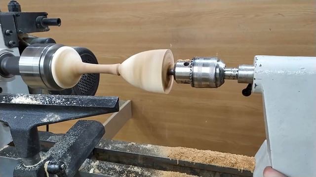 Woodturning - wild apple tree!! ТОКАРНЫЕ работы по дереву - яблоня !! смотреть онлайн