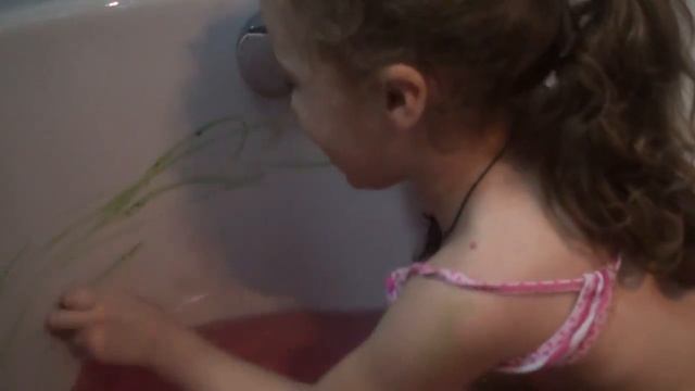 Купаемся с бурлящим шаром