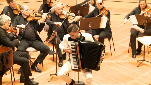 Accordion performance with orchestra in Berliner Philharmonie! - Martin Kutnar смотреть онлайн