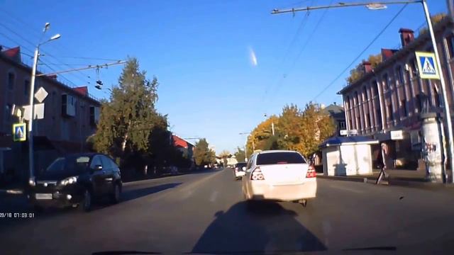 Видеорегистратор. Такси через две сплошные к клиенту. смотреть онлайн