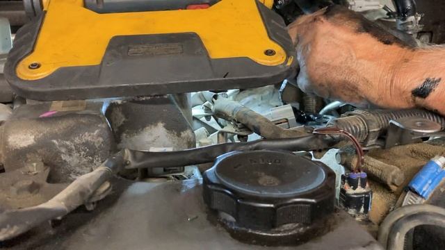 How to clean a Pajero's EGR Valve смотреть онлайн