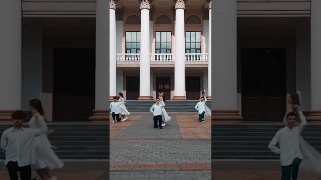 Скоро по всей стране ❤️ песня про выпускной #школа #выпускной #вальс смотреть онлайн