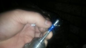 Удаление заломанного штуцера из суппорта.